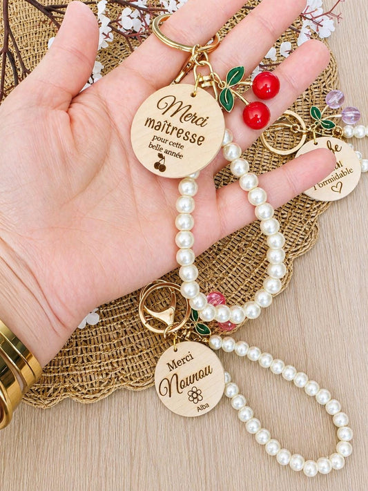 Porte clés personnalisé avec perles Cerises Cadeau unique pour toutes les occasions , marraine, mamie maman , parrain ,Atsem, papy