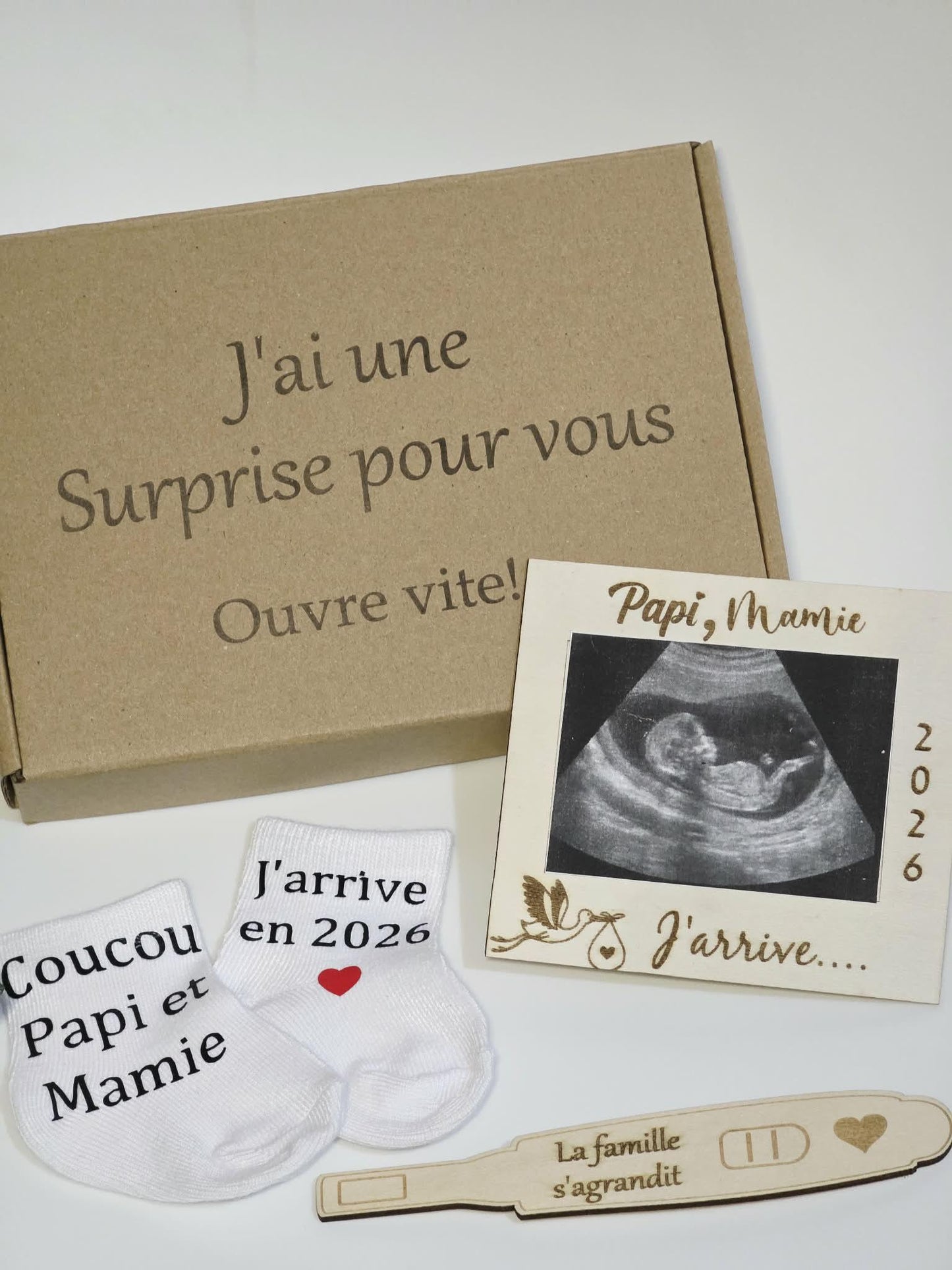 Coffret annonce de grossesse personnalisé / annonce grossesse mamie/ annonce grossesse papy /chaussettes / magnet cadre et test de grossesse