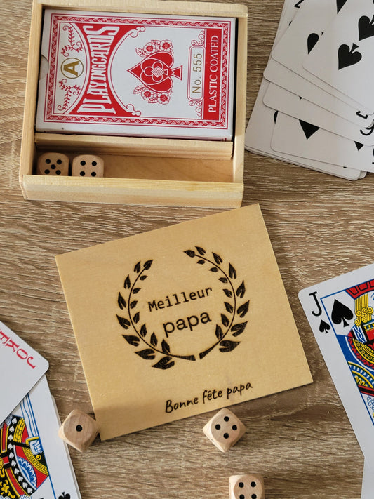 Ensemble de jeux de société avec cartes et dés en bois, dans une boîte en bois avec couvercle coulissant, personnalisé avec gravure