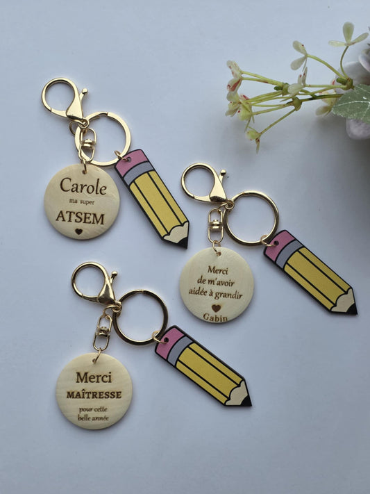 Porte-clés personnalisé en bois – Cadeau fin d’année pour maîtresse, nounou, maître, ATSEM, directrice – Texte et dessin au choix