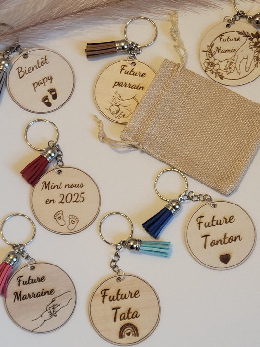Porte clés personnalisé - annonce grossesse / famille / papy /mamy / tata / tata / tonton / marraine / parrain