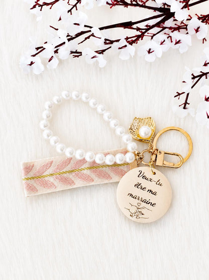 Porte clés personnalisé avec perles et ruban en tissu ,Cadeau unique  ,marraine, mamie, maman ,Maîtresse, fête des mères, cadeau baptême