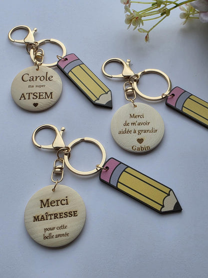 Porte-clés personnalisé en bois – Cadeau fin d’année pour maîtresse, nounou, maître, ATSEM, directrice – Texte et dessin au choix