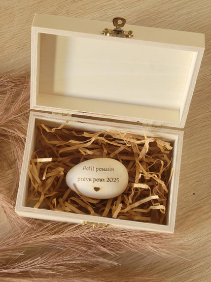 Oeuf en bois bébé - Annonce grossesse - future maman - futur papa demande parrain marraine, annonce naissance proches grands parents