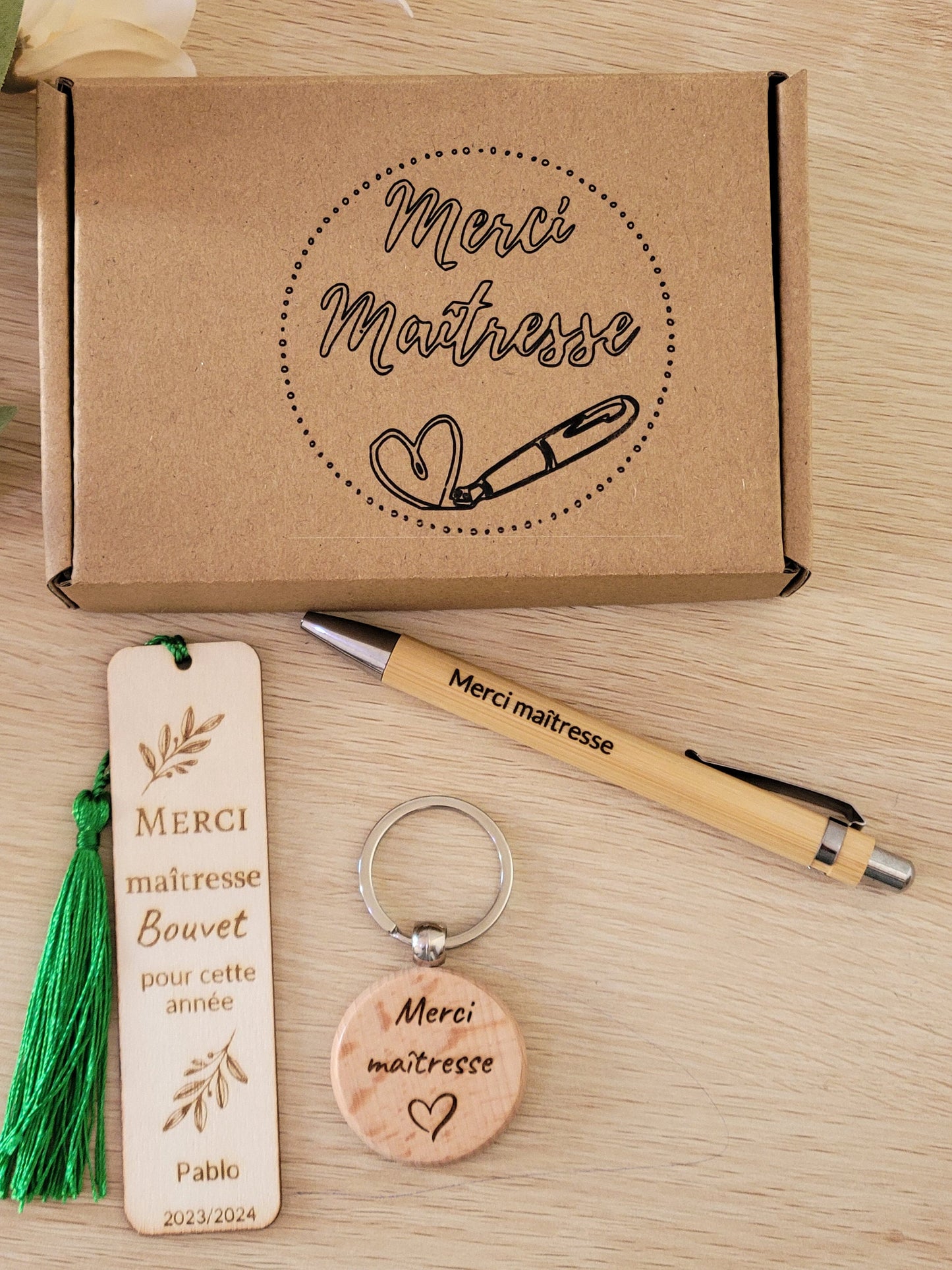 coffret cadeau fin d'année scolaire / cadeau maîtresse / cadeau atsem/ cadeau nounou/ cadeau aesh/ cadeau maître