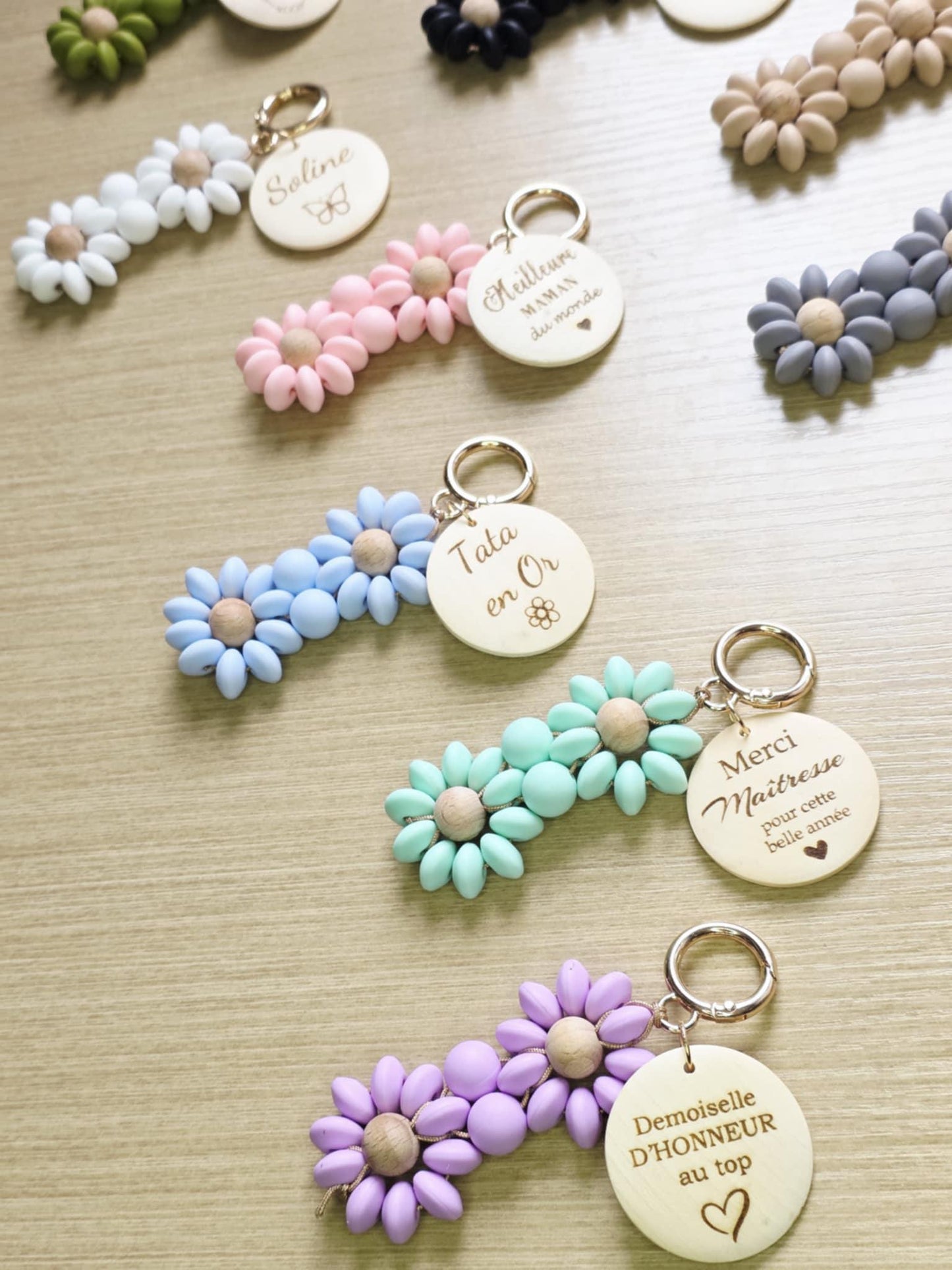 porte clés personnalisé  en silicone mamie maman papa, papy, marraine, maitresse , demande témoin Porte clés fleuri  Cadeau original