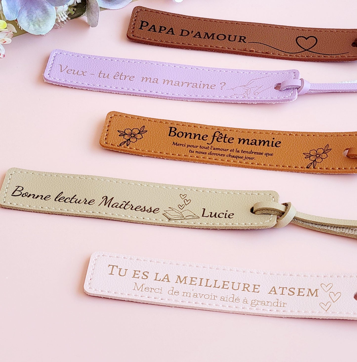 Marque-page en cuir personnalisé cadeau pour maîtresse / ATSEM / mamie / papi / marraine / parrain / maman / papa / demande marraine