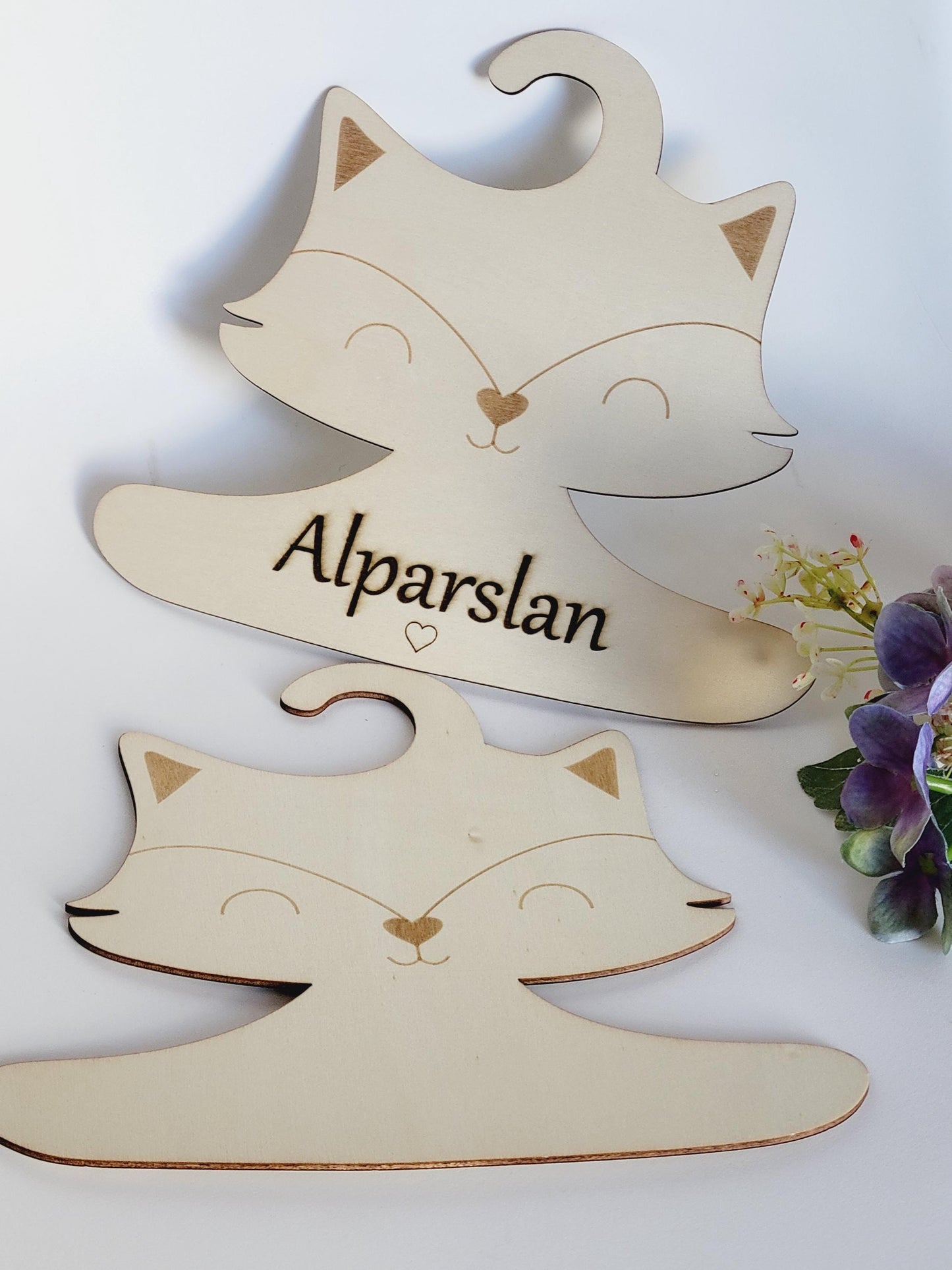 cintre pour bébé en bois personnalisé naissance cintre forme renard