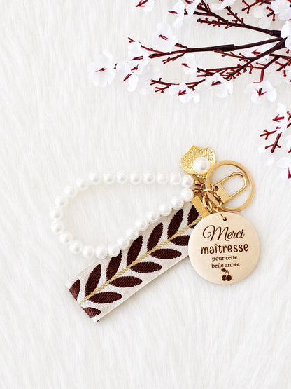 Porte clés personnalisé avec perles et ruban en tissu ,Cadeau unique  ,marraine, mamie, maman ,Maîtresse, fête des mères, cadeau baptême