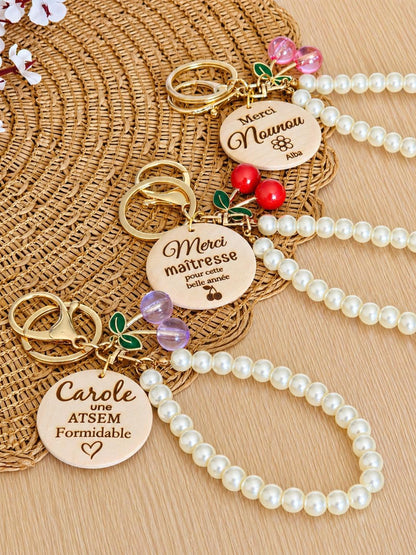 Porte clés personnalisé avec perles Cerises Cadeau unique pour toutes les occasions , marraine, mamie maman , parrain ,Atsem, papy