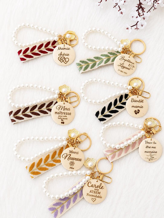 Porte clés personnalisé avec perles et ruban en tissu ,Cadeau unique  ,marraine, mamie, maman ,Maîtresse, fête des mères, cadeau baptême