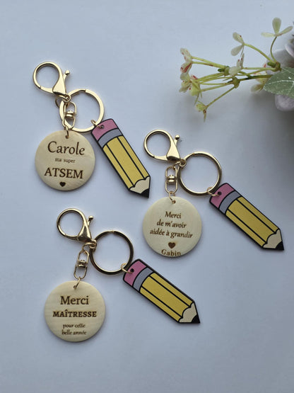 Porte-clés personnalisé en bois – Cadeau fin d’année pour maîtresse, nounou, maître, ATSEM, directrice – Texte et dessin au choix