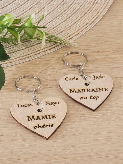 Porte-clés en bois forme cœur  personnalisé parrain mamie maman papa, grands pères, papy, marraine, maitresse