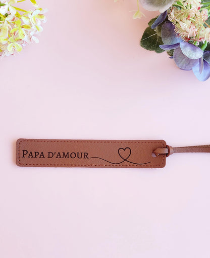 Marque-page en cuir personnalisé cadeau pour maîtresse / ATSEM / mamie / papi / marraine / parrain / maman / papa / demande marraine