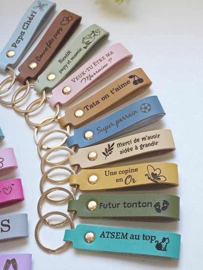 Porte clés en cuir personnalisé - Cadeau anniversaire,parrain, fête des mères, grands-mères, pères, grands-pères, maitresse, atsem, nounou,