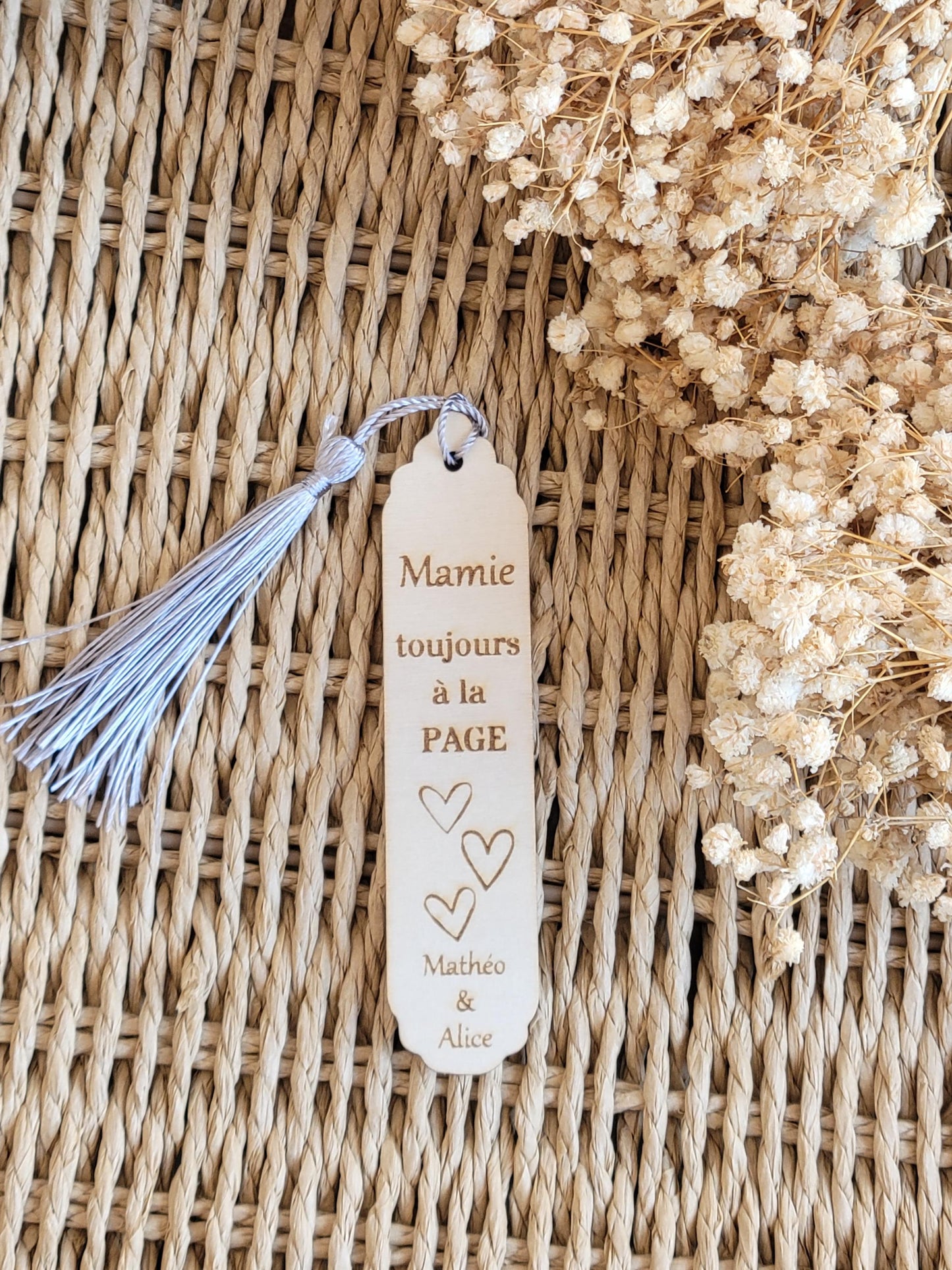 Marque page en bois personnalisé / Idée cadeau pour ( Mamie, Nounou, Maman, Atsem, Marraine, Maîtresse ...)