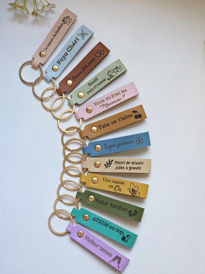 Porte clés en cuir personnalisé - Cadeau anniversaire,parrain, fête des mères, grands-mères, pères, grands-pères, maitresse, atsem, nounou,