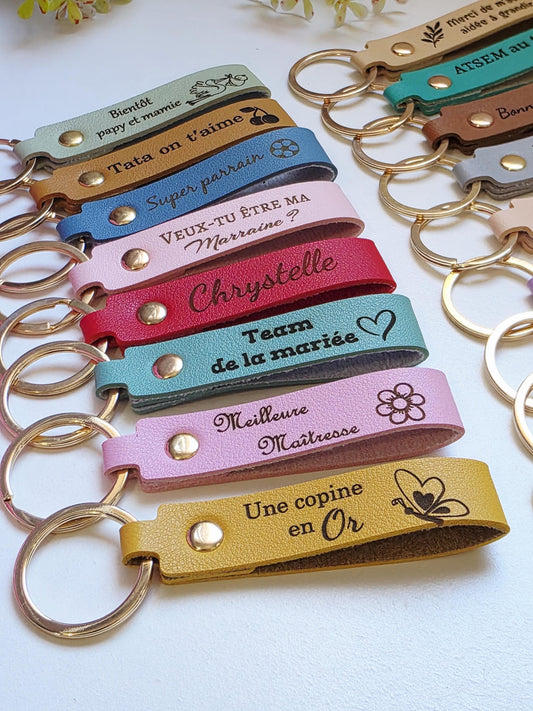 Porte clés en cuir personnalisé - Cadeau anniversaire,parrain, fête des mères, grands-mères, pères, grands-pères, maitresse, atsem, nounou,