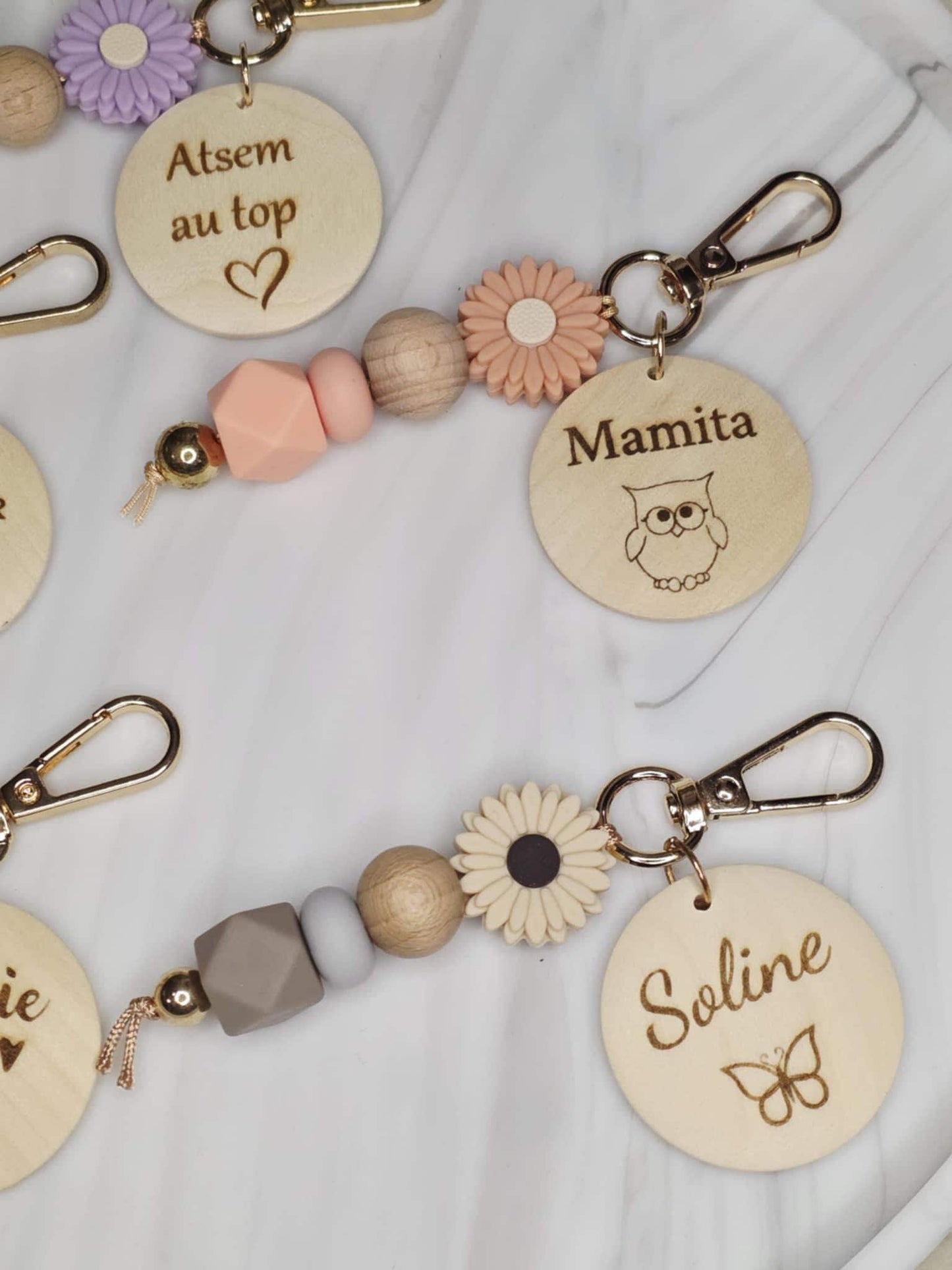 porte clés personnalisé  parrain mamie maman papa, grands pères, papy, marraine, maitresse , demande témoin porte clé fleur/fleur Martigues