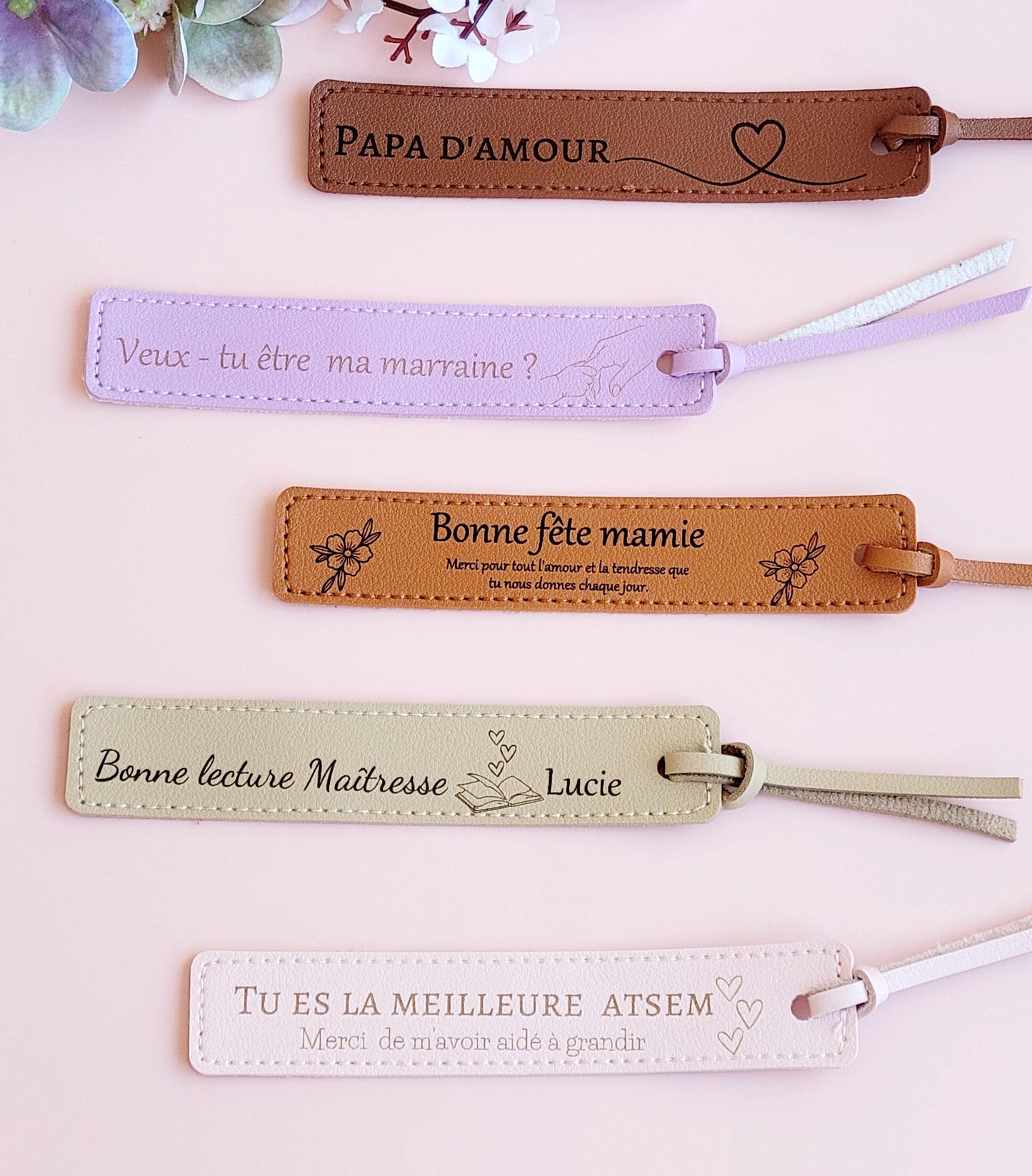 Marque-page en cuir personnalisé cadeau pour maîtresse / ATSEM / mamie / papi / marraine / parrain / maman / papa / demande marraine