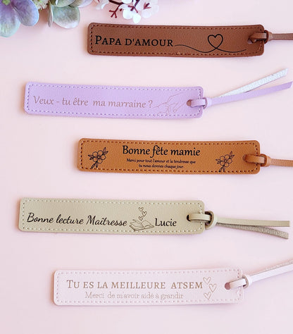 Marque-page en cuir personnalisé cadeau pour maîtresse / ATSEM / mamie / papi / marraine / parrain / maman / papa / demande marraine
