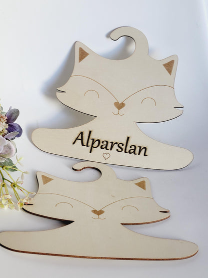 cintre pour bébé en bois personnalisé naissance cintre forme renard