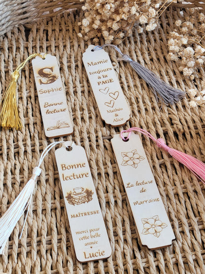 Marque page en bois personnalisé / Idée cadeau pour ( Mamie, Nounou, Maman, Atsem, Marraine, Maîtresse ...)