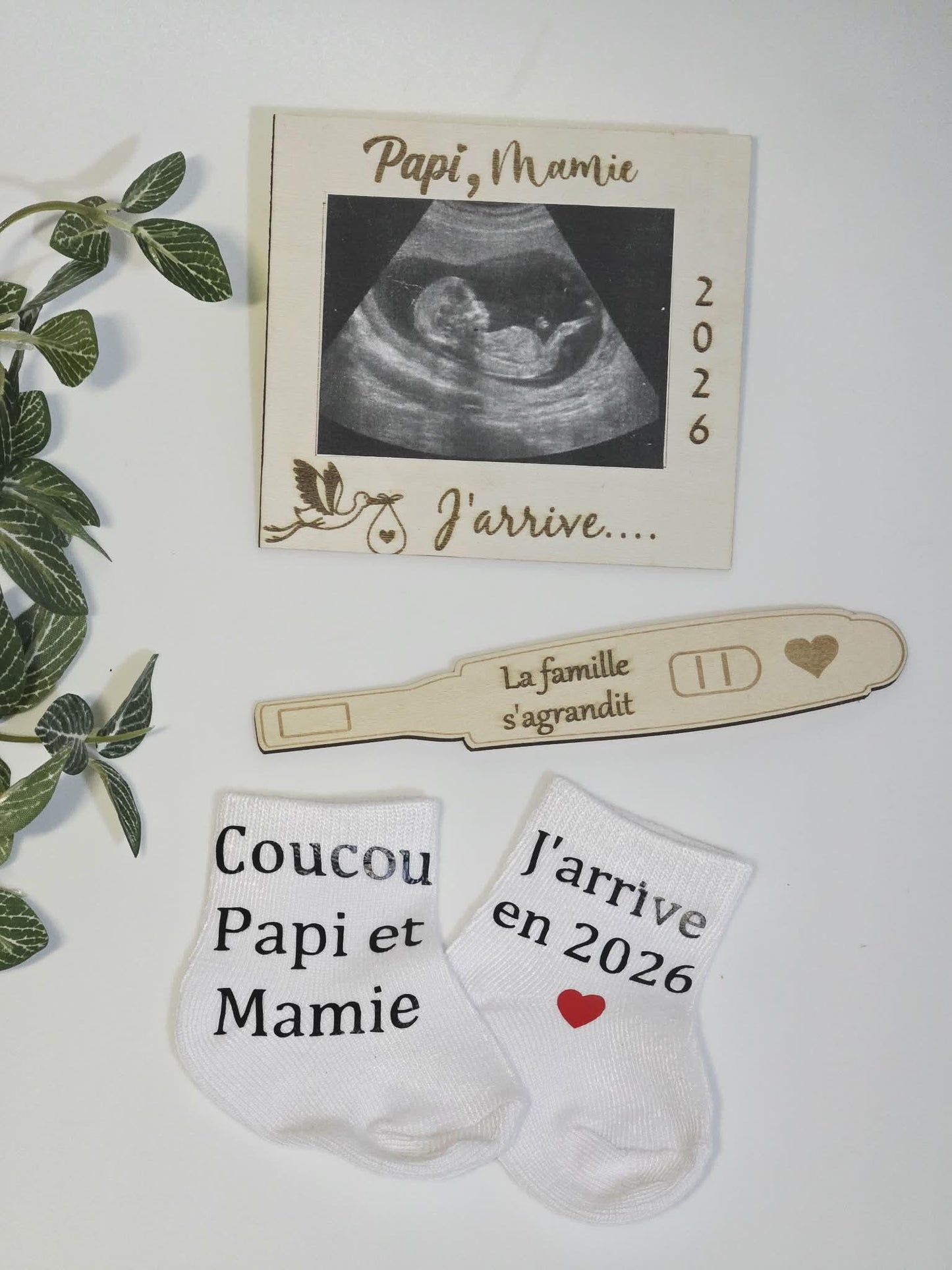Coffret annonce de grossesse personnalisé / annonce grossesse mamie/ annonce grossesse papy /chaussettes / magnet cadre et test de grossesse