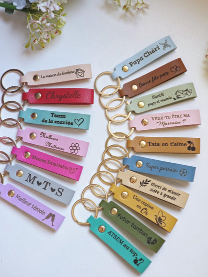 Porte clés en cuir personnalisé - Cadeau anniversaire,parrain, fête des mères, grands-mères, pères, grands-pères, maitresse, atsem, nounou,