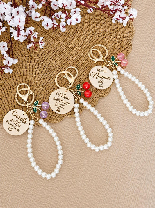 Porte clés personnalisé avec perles Cerises Cadeau unique pour toutes les occasions , marraine, mamie maman , parrain ,Atsem, papy