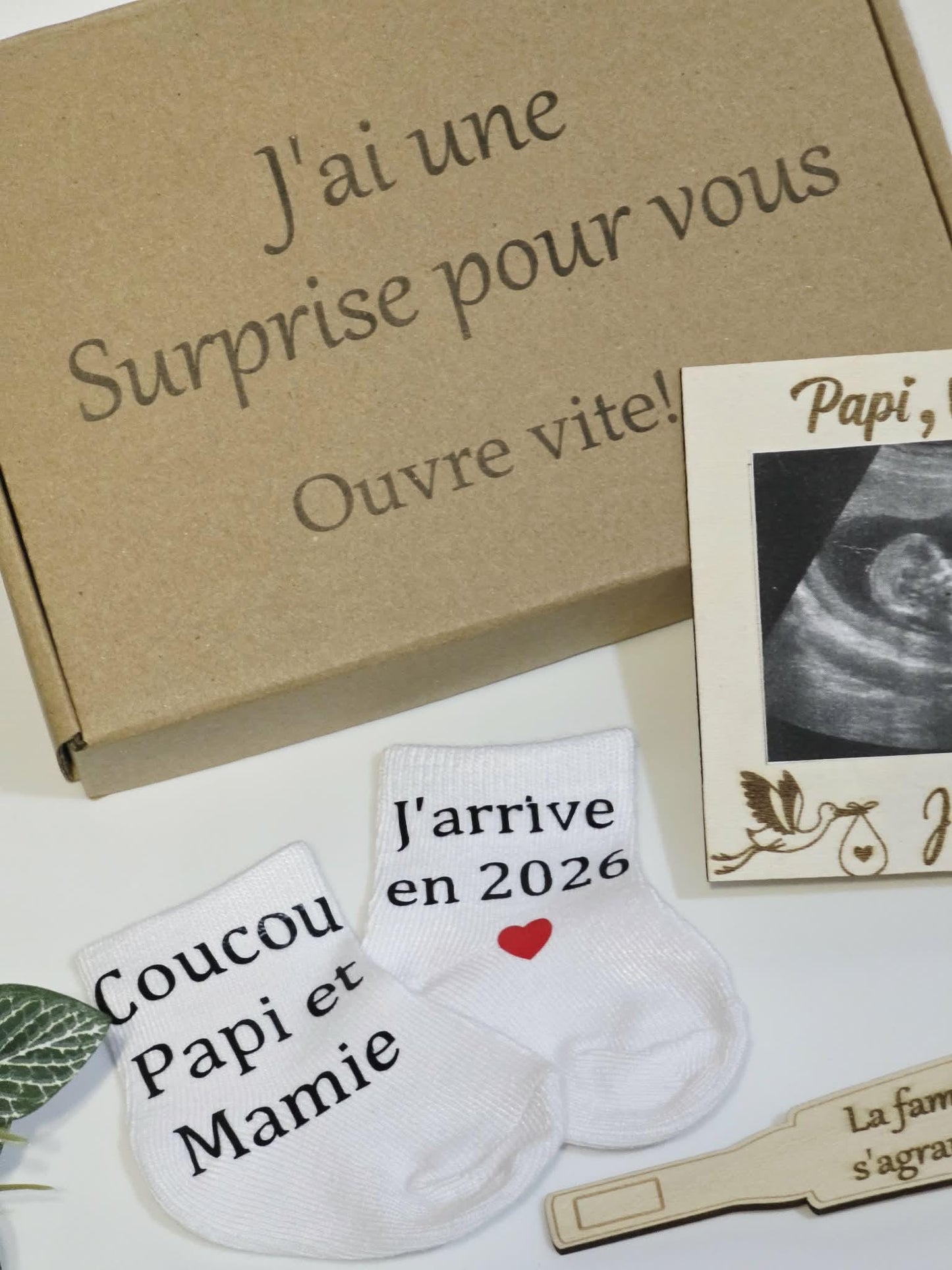 Coffret annonce de grossesse personnalisé / annonce grossesse mamie/ annonce grossesse papy /chaussettes / magnet cadre et test de grossesse