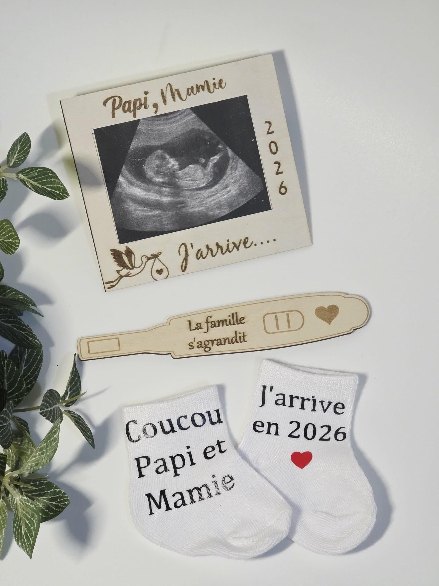 Coffret annonce de grossesse personnalisé / annonce grossesse mamie/ annonce grossesse papy /chaussettes / magnet cadre et test de grossesse