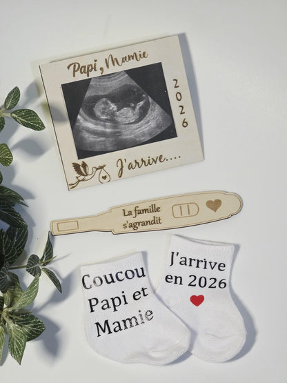 Coffret annonce de grossesse personnalisé / annonce grossesse mamie/ annonce grossesse papy /chaussettes / magnet cadre et test de grossesse