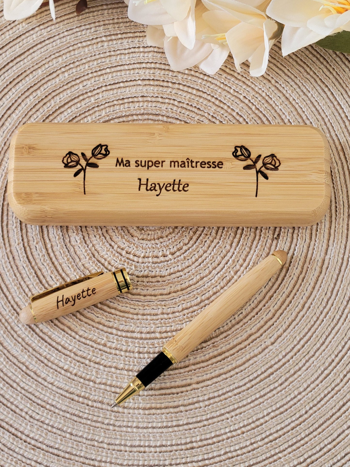 Stylo en bois gravé personnalisé avec une boîte, cadeau maîtresse / départ d'un collègue ou de remerciement,  anniversaire/ mariage