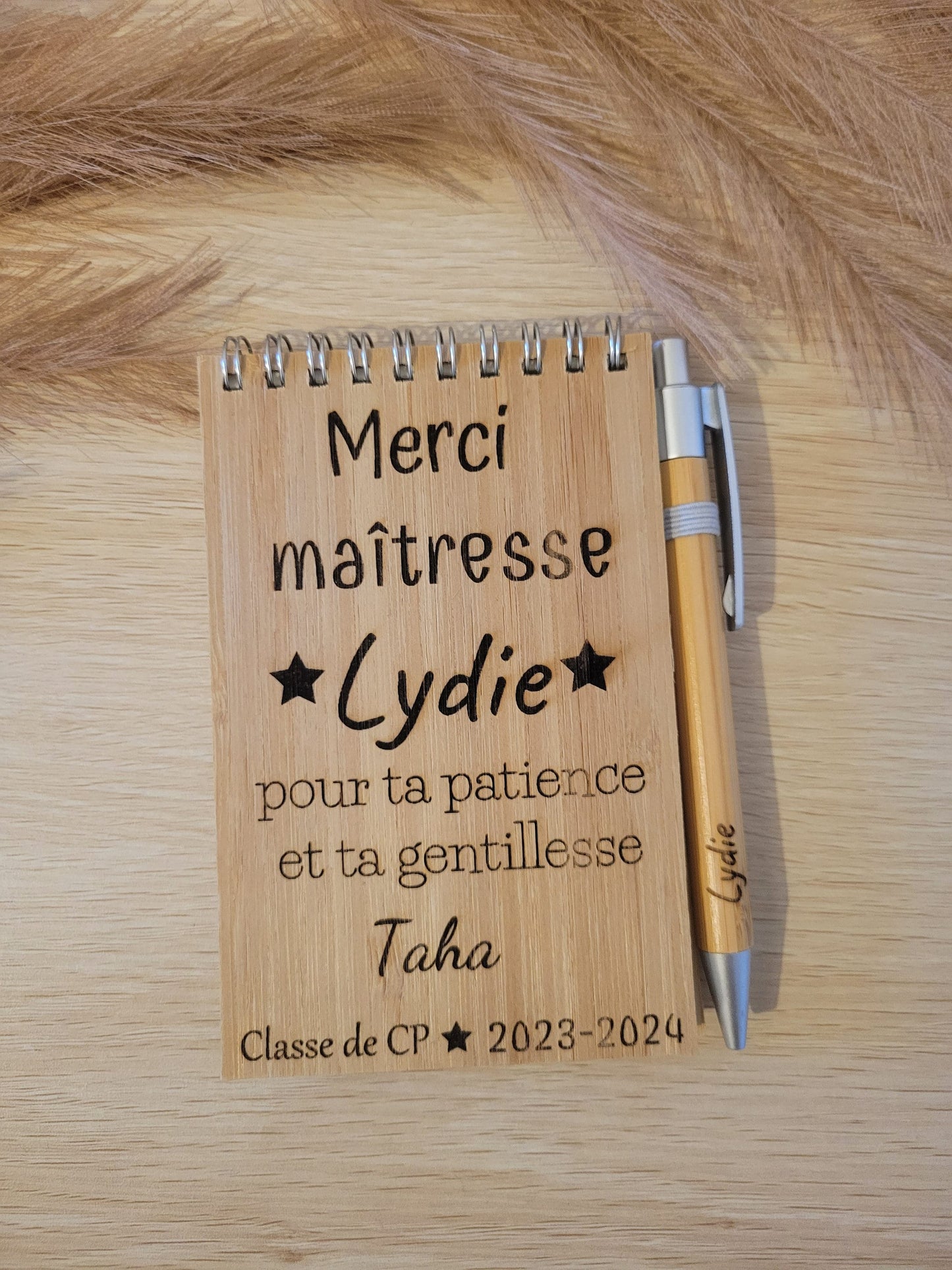 Bloc note en bambou avec stylo personnalisé  cadeau maîtresse / cadeau Mamie / cadeau directrice /cadeau papy/ mariage
