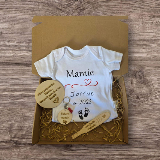 Coffret annonce de grossesse personnalisé / annonce grossesse mamie / annonce grossesse papy / body / porte clés et test de grossesse