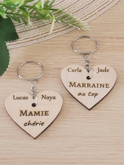 Porte-clés en bois forme cœur  personnalisé parrain mamie maman papa, grands pères, papy, marraine, maitresse
