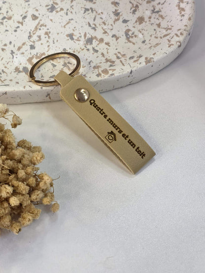 Porte clés en cuir personnalisé - Cadeau anniversaire,parrain, fête des mères, grands-mères, pères, grands-pères, maitresse, atsem, nounou,