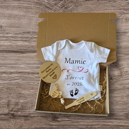 Coffret annonce de grossesse personnalisé / annonce grossesse mamie / annonce grossesse papy / body / porte clés et test de grossesse