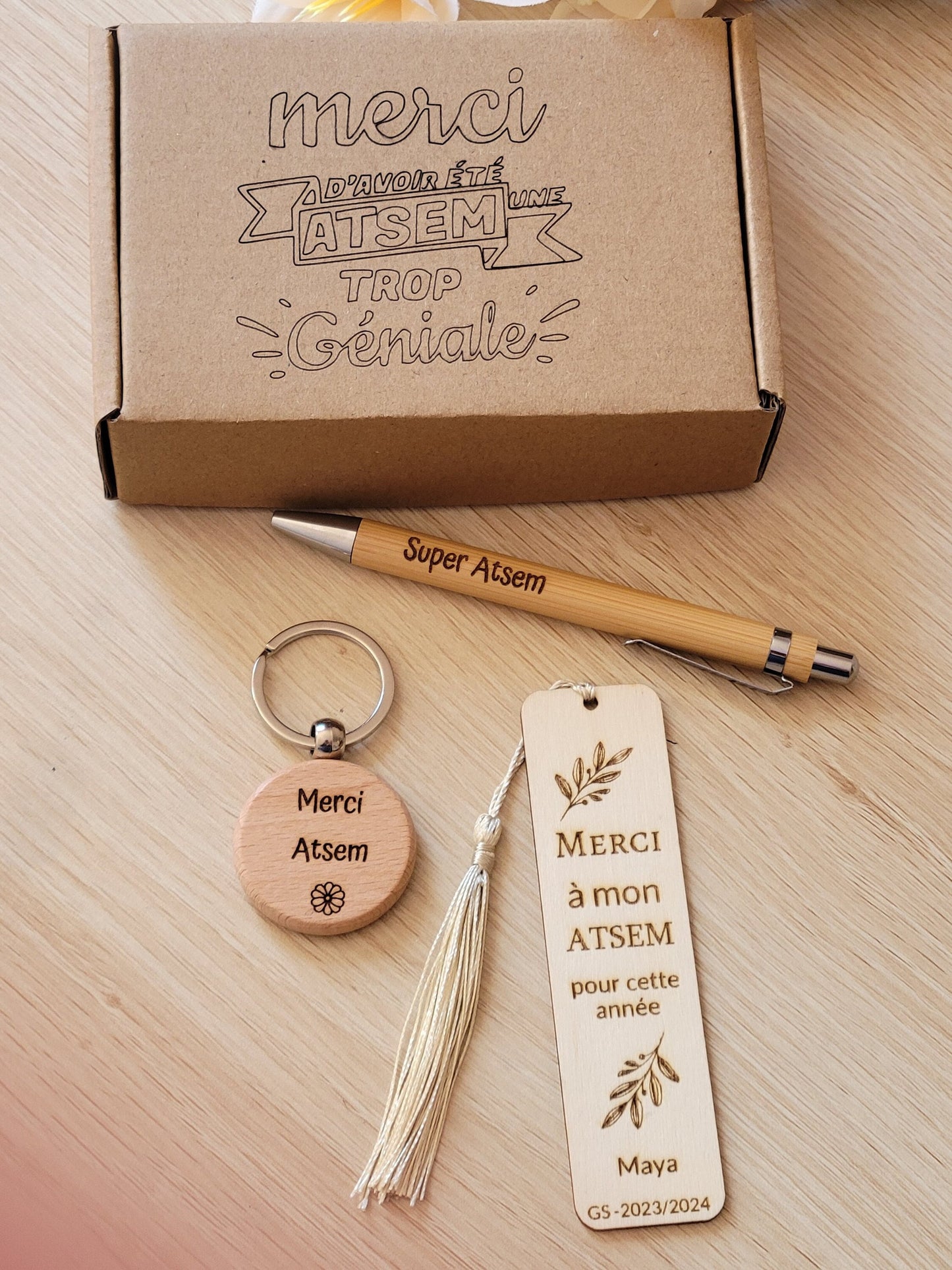 coffret cadeau fin d'année scolaire / cadeau maîtresse / cadeau atsem/ cadeau nounou/ cadeau aesh/ cadeau maître