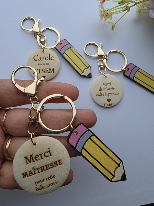 Porte-clés personnalisé en bois – Cadeau fin d’année pour maîtresse, nounou, maître, ATSEM, directrice – Texte et dessin au choix