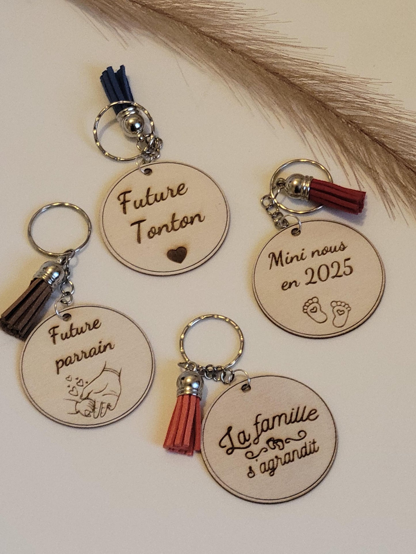Porte clés personnalisé - annonce grossesse / famille / papy /mamy / tata / tata / tonton / marraine / parrain