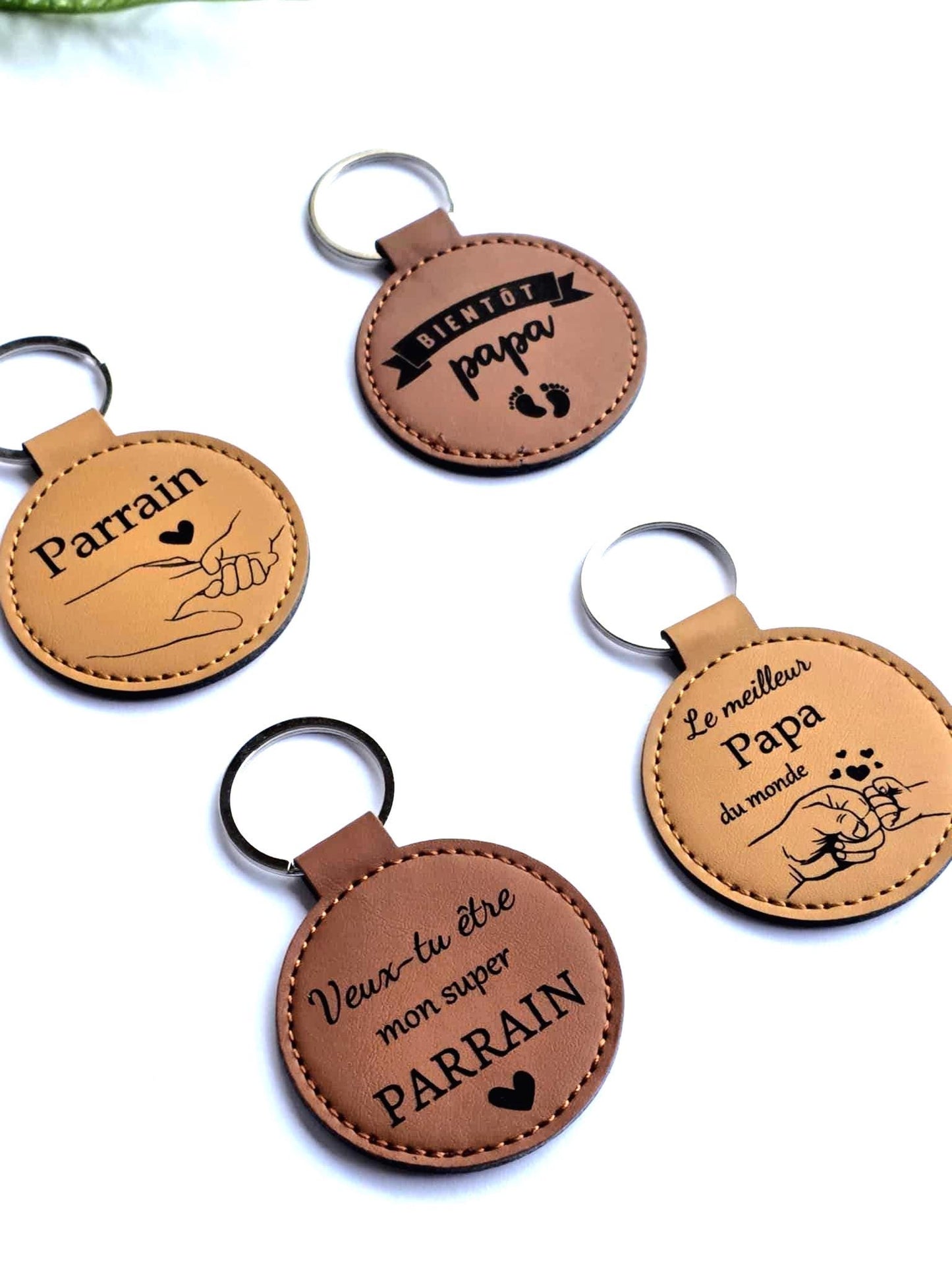 Porte clés  rond en cuir personnalisé - Cadeau anniversaire, parrain, fête des mères, papy, pères, grands-pères, grossesse , demande parrain