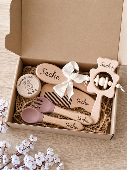 Coffret Cadeau Naissance Personnalisé en Bois Set de Soin et Repas Bébé Gravé  Brosse, Peigne, Hochet et Couverts  Cadeau Baptême Nouveau-né