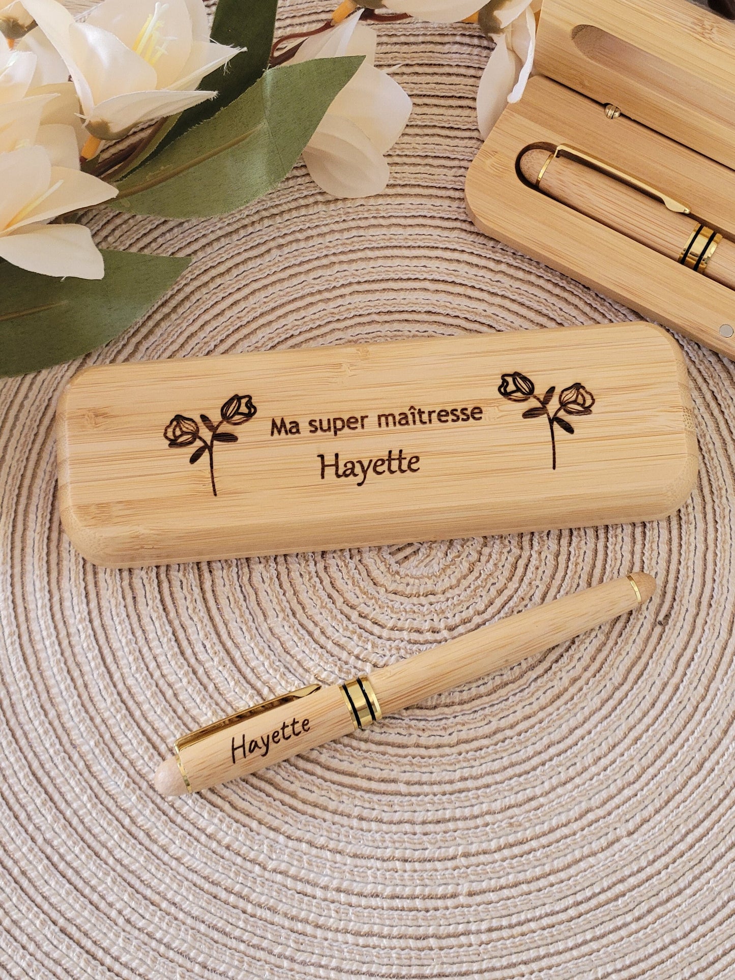Stylo en bois gravé personnalisé avec une boîte, cadeau maîtresse / départ d'un collègue ou de remerciement,  anniversaire/ mariage