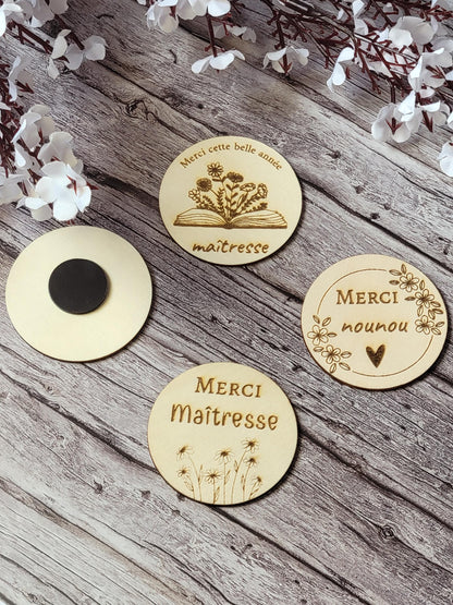 Magnet en bois personnalisable, cadeau de fin d’annee scolaire, maîtresse, nounou, atsem, crèche …
