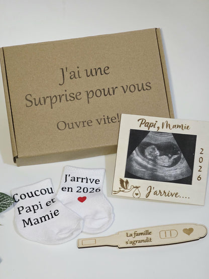 Coffret annonce de grossesse personnalisé / annonce grossesse mamie/ annonce grossesse papy /chaussettes / magnet cadre et test de grossesse