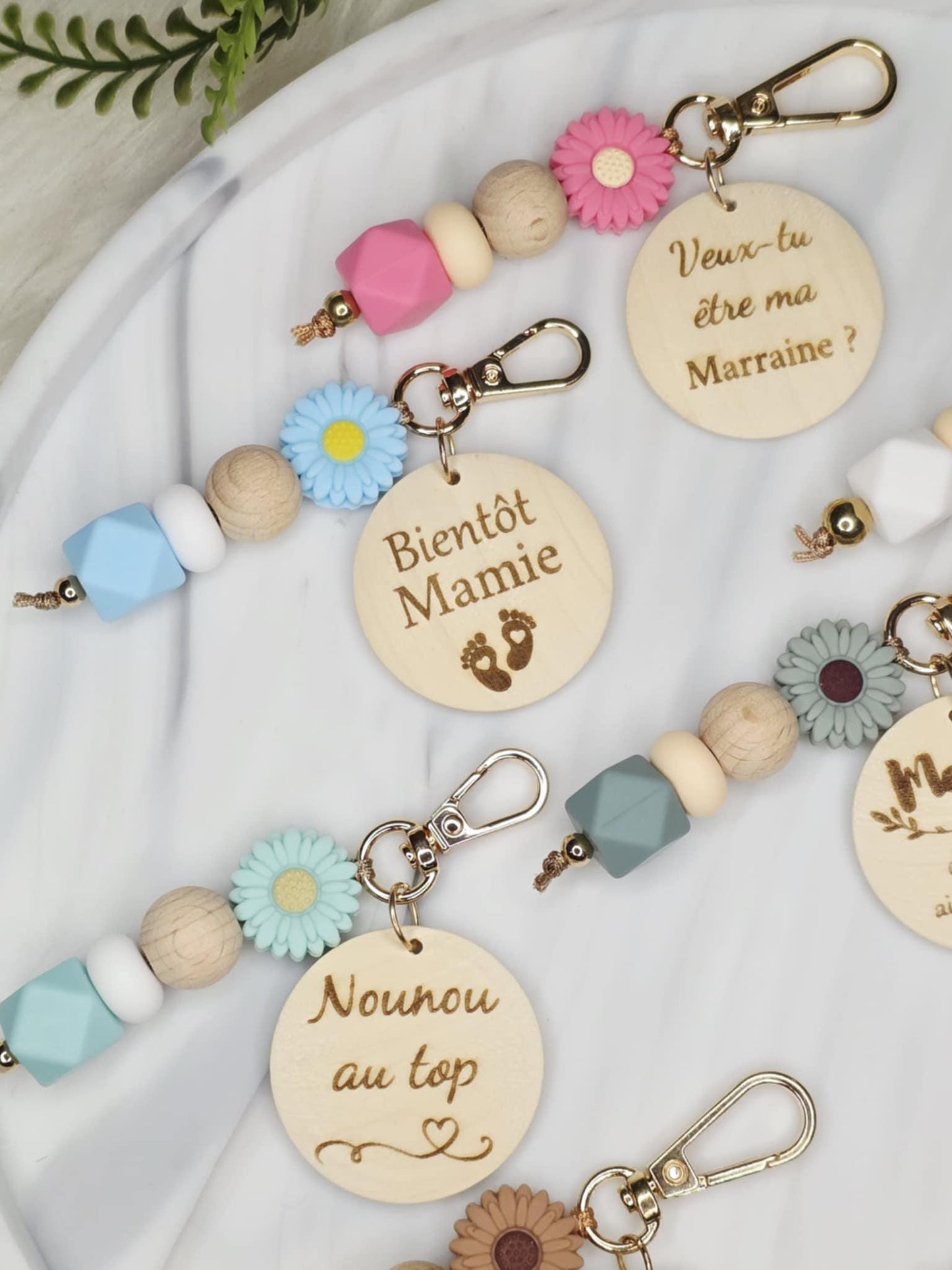 porte clés personnalisé  parrain mamie maman papa, grands pères, papy, marraine, maitresse , demande témoin porte clé fleur/fleur Martigues