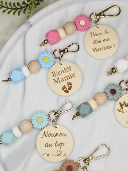 porte clés personnalisé  parrain mamie maman papa, grands pères, papy, marraine, maitresse , demande témoin porte clé fleur/fleur Martigues