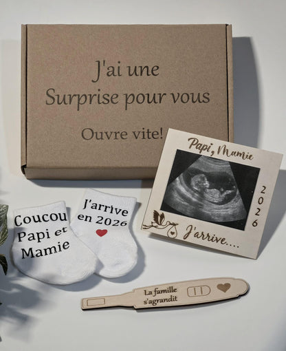 Coffret annonce de grossesse personnalisé / annonce grossesse mamie/ annonce grossesse papy /chaussettes / magnet cadre et test de grossesse
